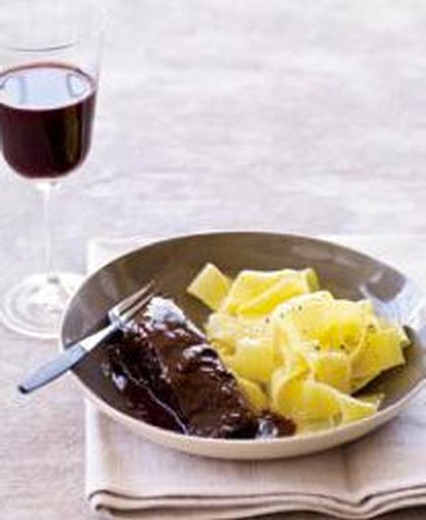 Easy Short Ribs Braised in Red Wine